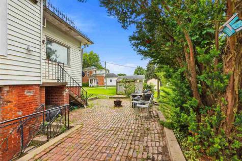 202 N West Street Sigourney IA 52591