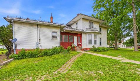 202 N West Street Sigourney IA 52591