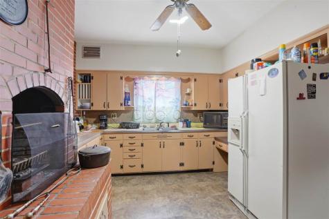 202 N West Street Sigourney IA 52591