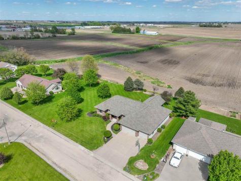 820 S 15th Avenue Washington IA 52353