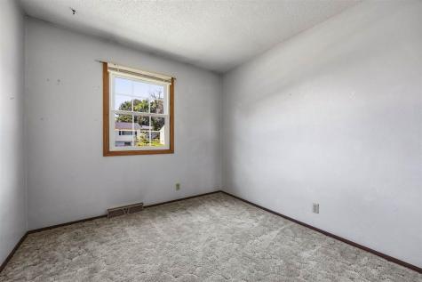 223 Lynda Drive NW Cedar Rapids IA 52405