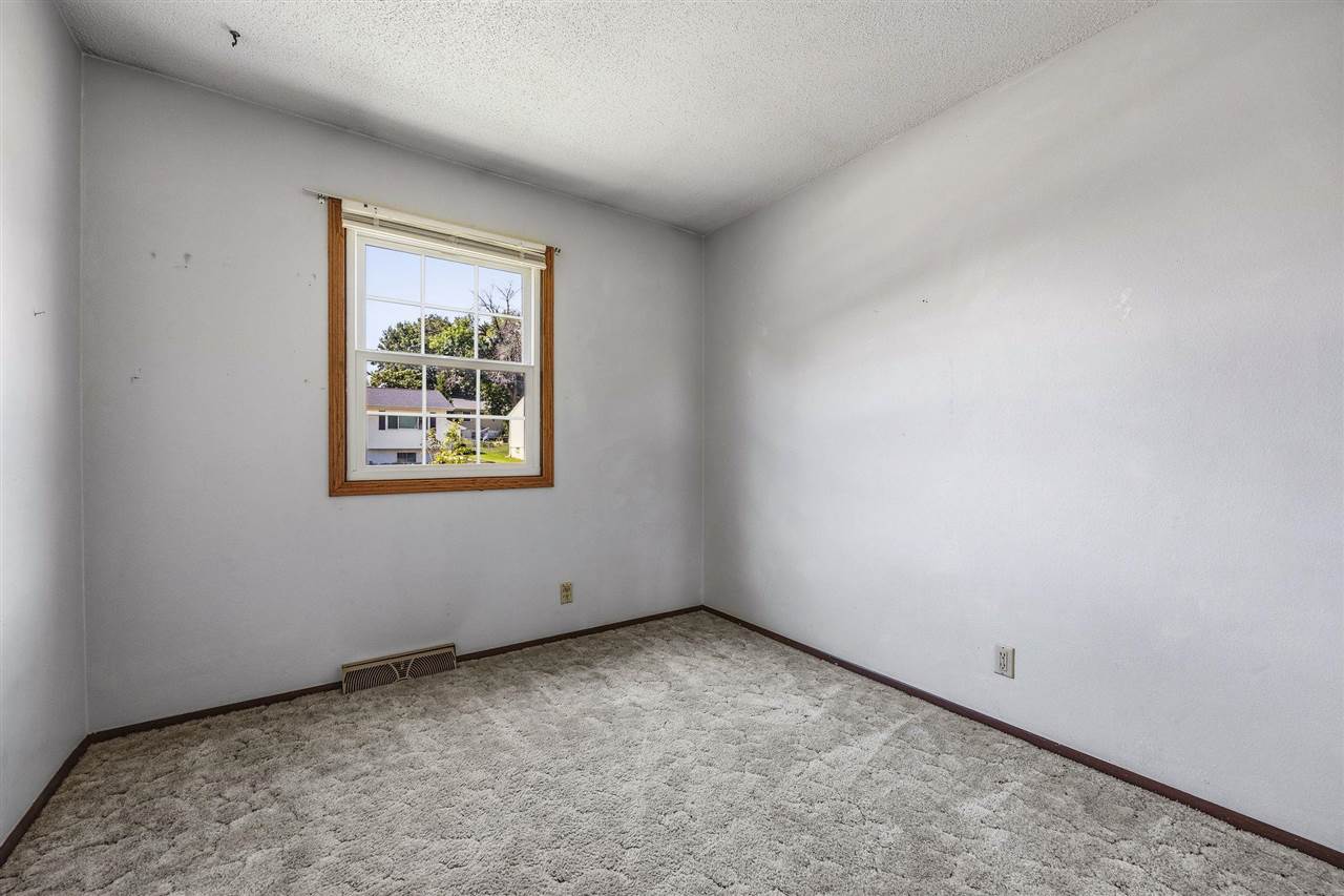 223 Lynda Drive NW Cedar Rapids IA 52405