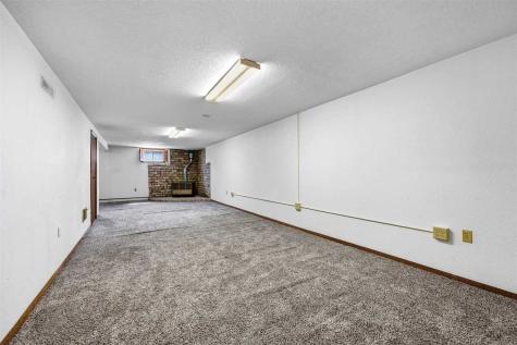 223 Lynda Drive NW Cedar Rapids IA 52405