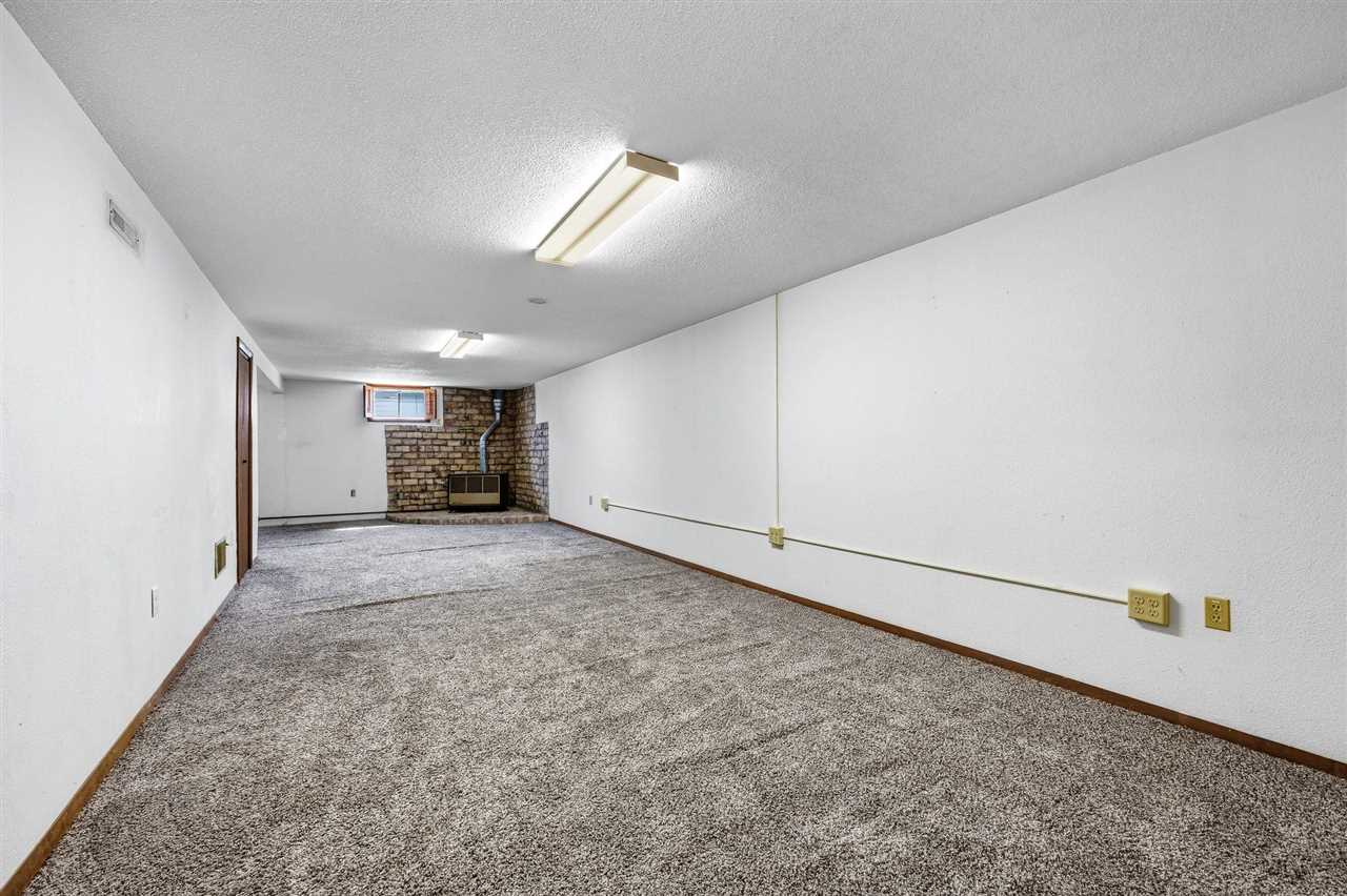223 Lynda Drive NW Cedar Rapids IA 52405