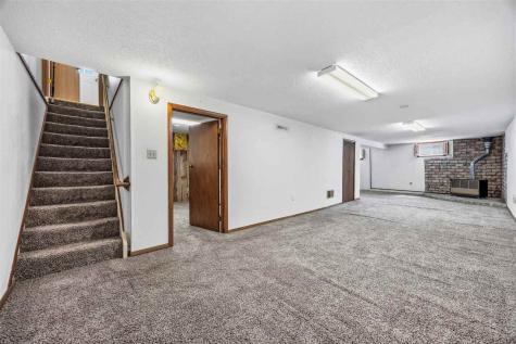 223 Lynda Drive NW Cedar Rapids IA 52405