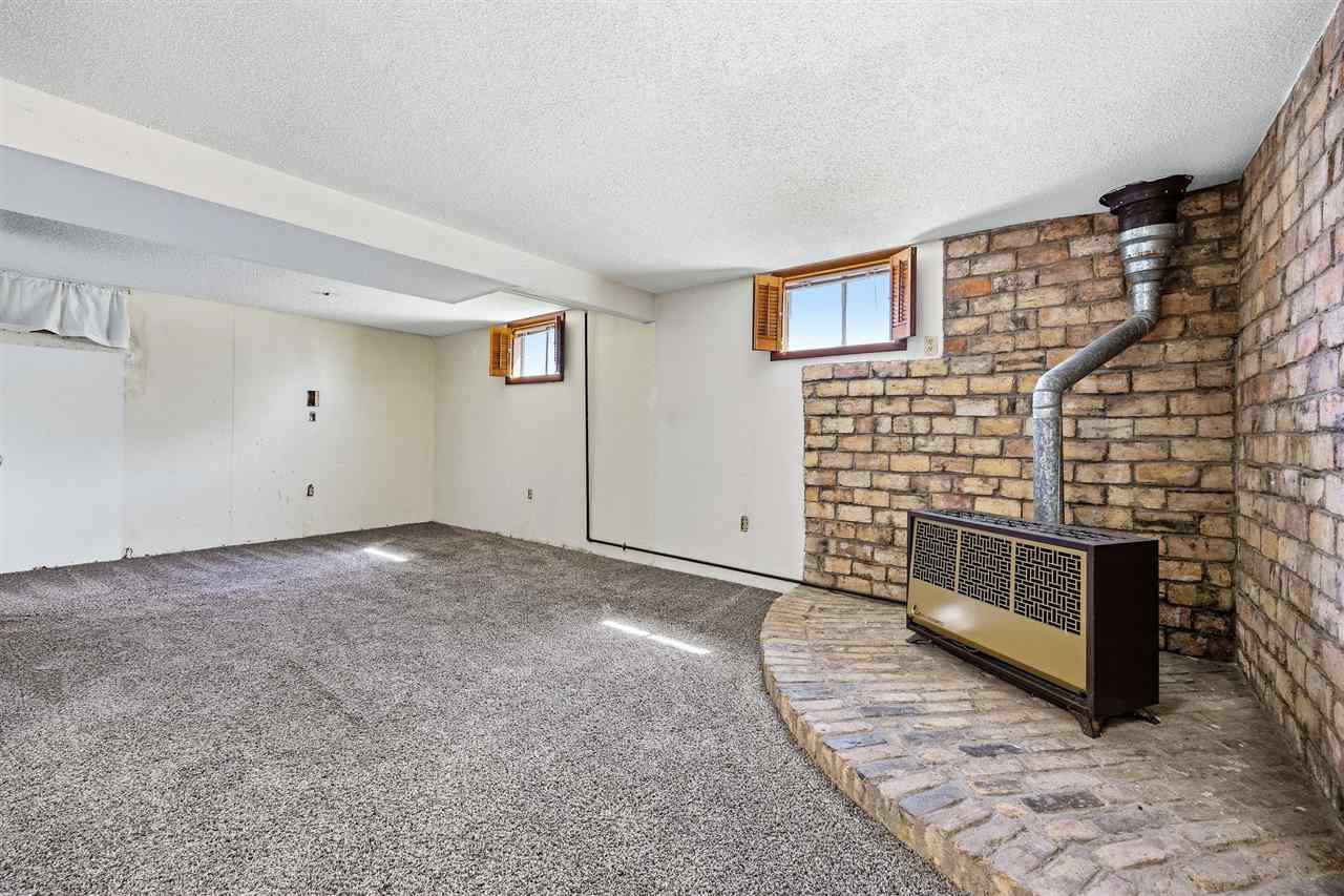 223 Lynda Drive NW Cedar Rapids IA 52405