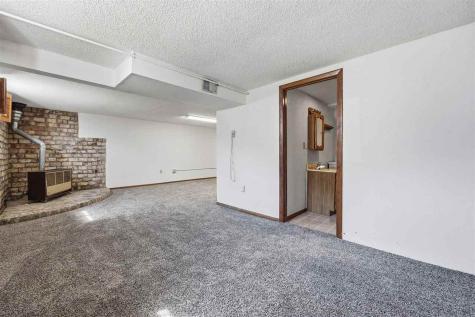 223 Lynda Drive NW Cedar Rapids IA 52405