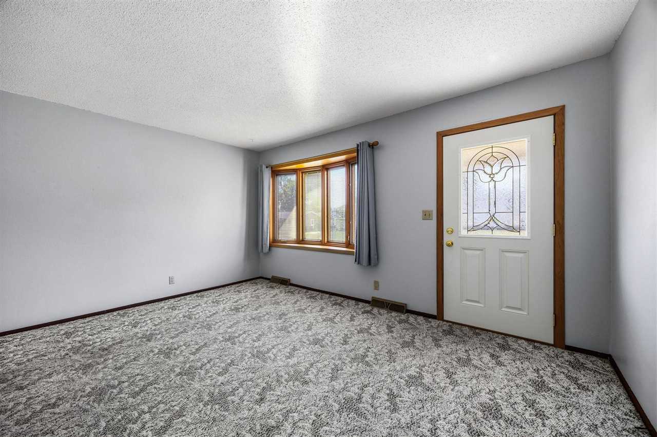 223 Lynda Drive NW Cedar Rapids IA 52405