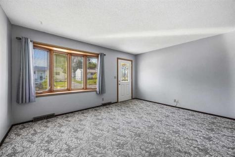 223 Lynda Drive NW Cedar Rapids IA 52405