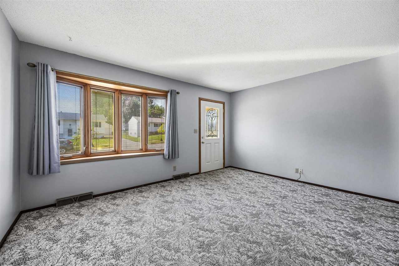 223 Lynda Drive NW Cedar Rapids IA 52405