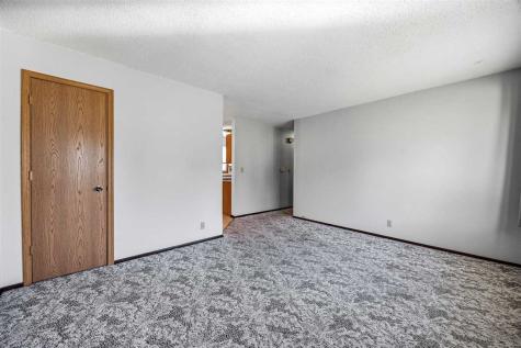 223 Lynda Drive NW Cedar Rapids IA 52405