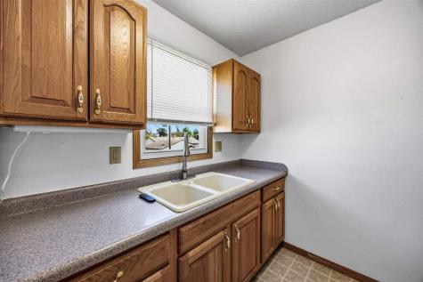 223 Lynda Drive NW Cedar Rapids IA 52405