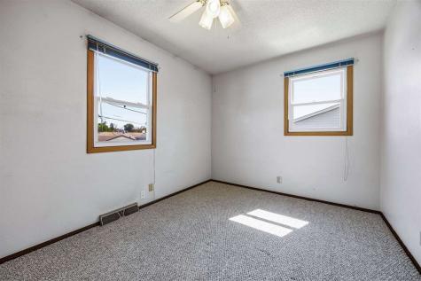 223 Lynda Drive NW Cedar Rapids IA 52405