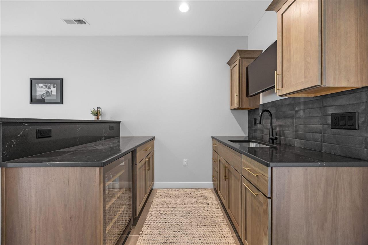 1244 Kona Circle Coralville IA 52241