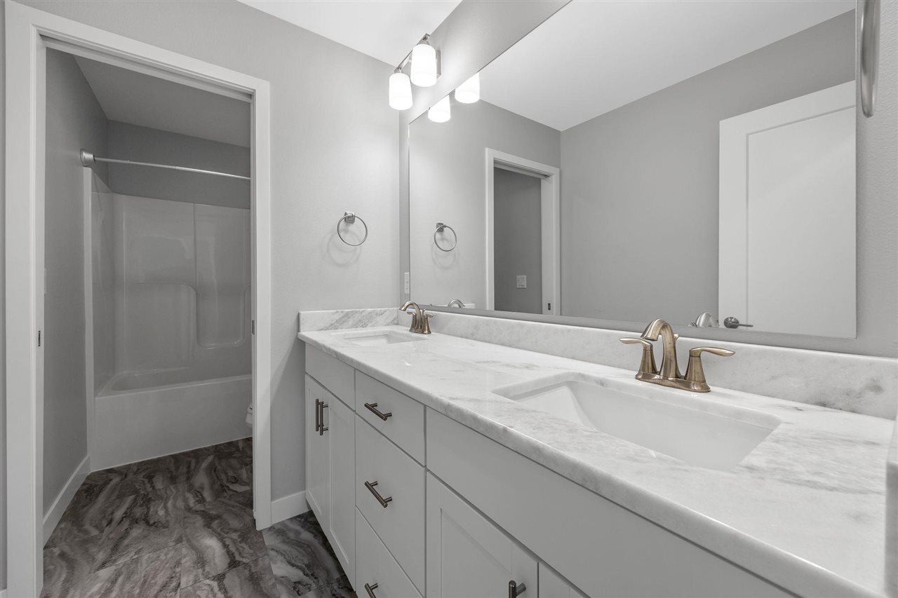 1300 E Tartan Drive North Liberty IA 52317