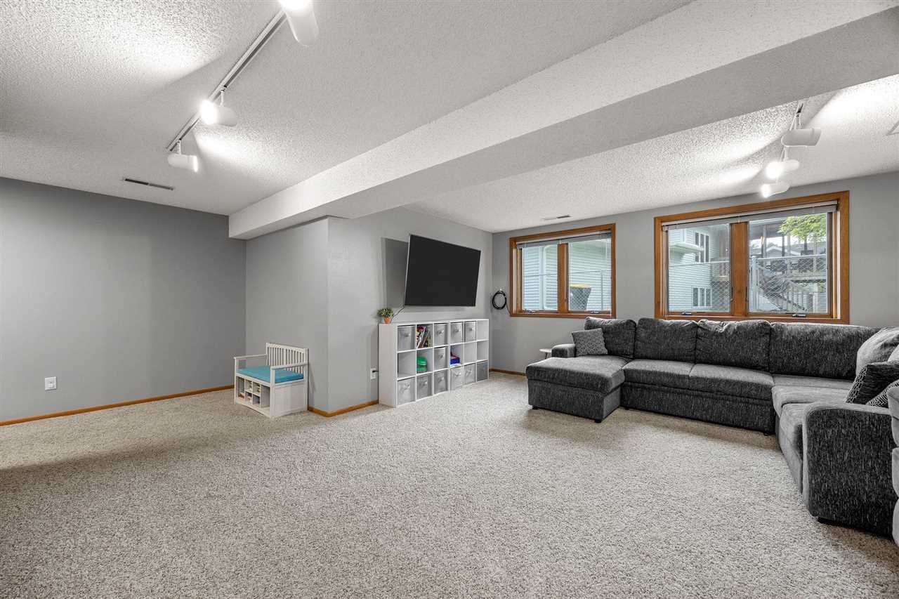 541 Amhurst Iowa City IA 52245
