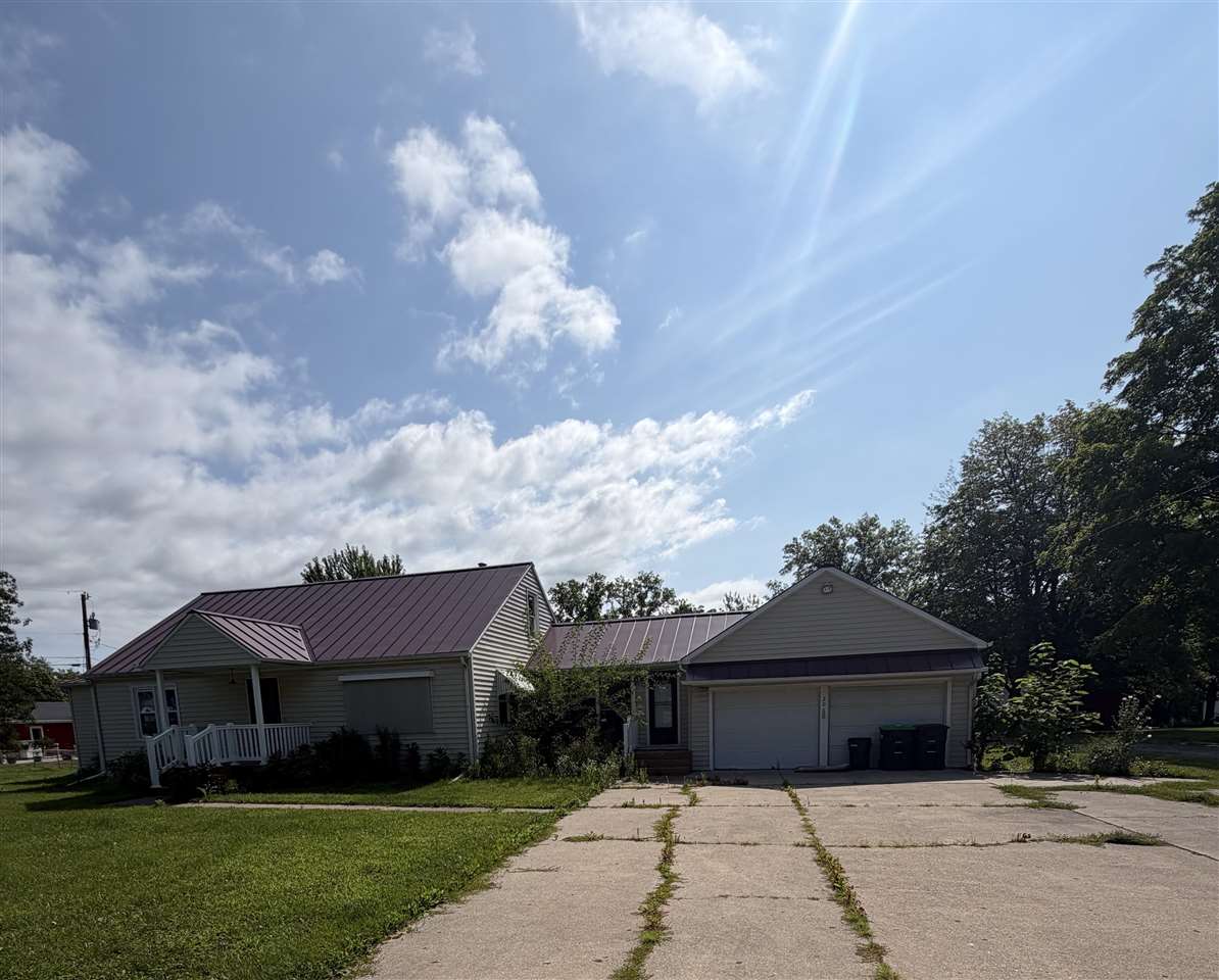 206 Flat Iron Drive Columbus Junction IA 52738