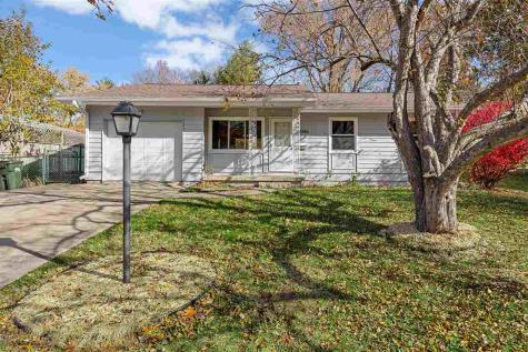 1006 Wylde Green Road Iowa City IA 52246