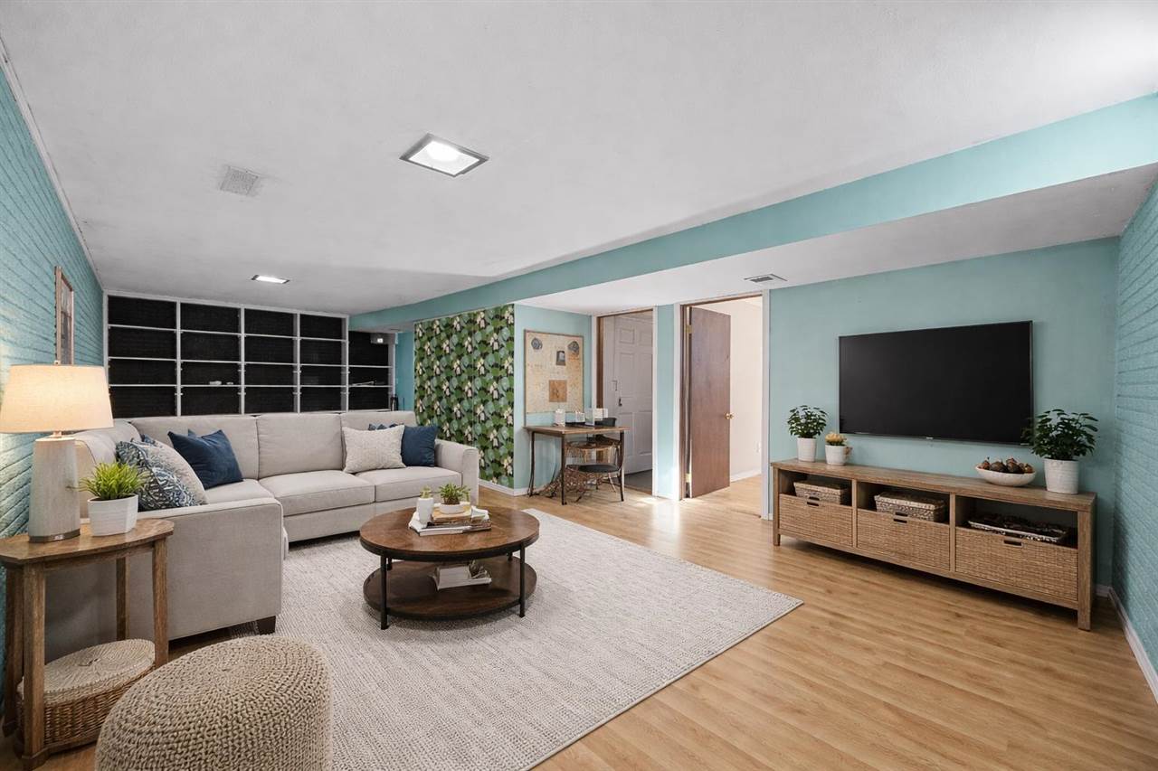 1006 Wylde Green Road Iowa City IA 52246