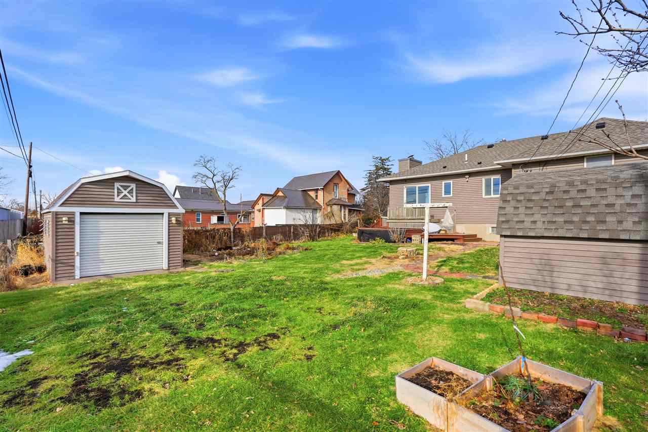 827 W Madison Washington IA 52353