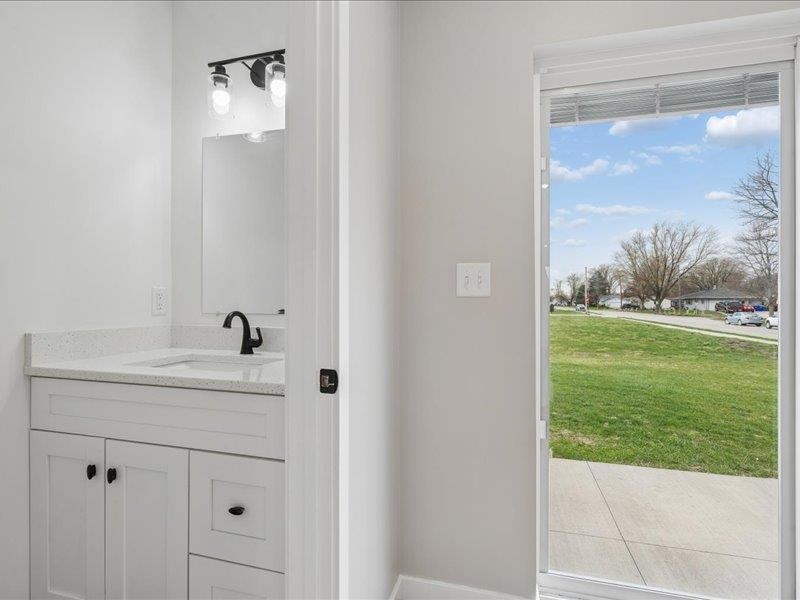 913 S 12th Avenue Washington IA 52353