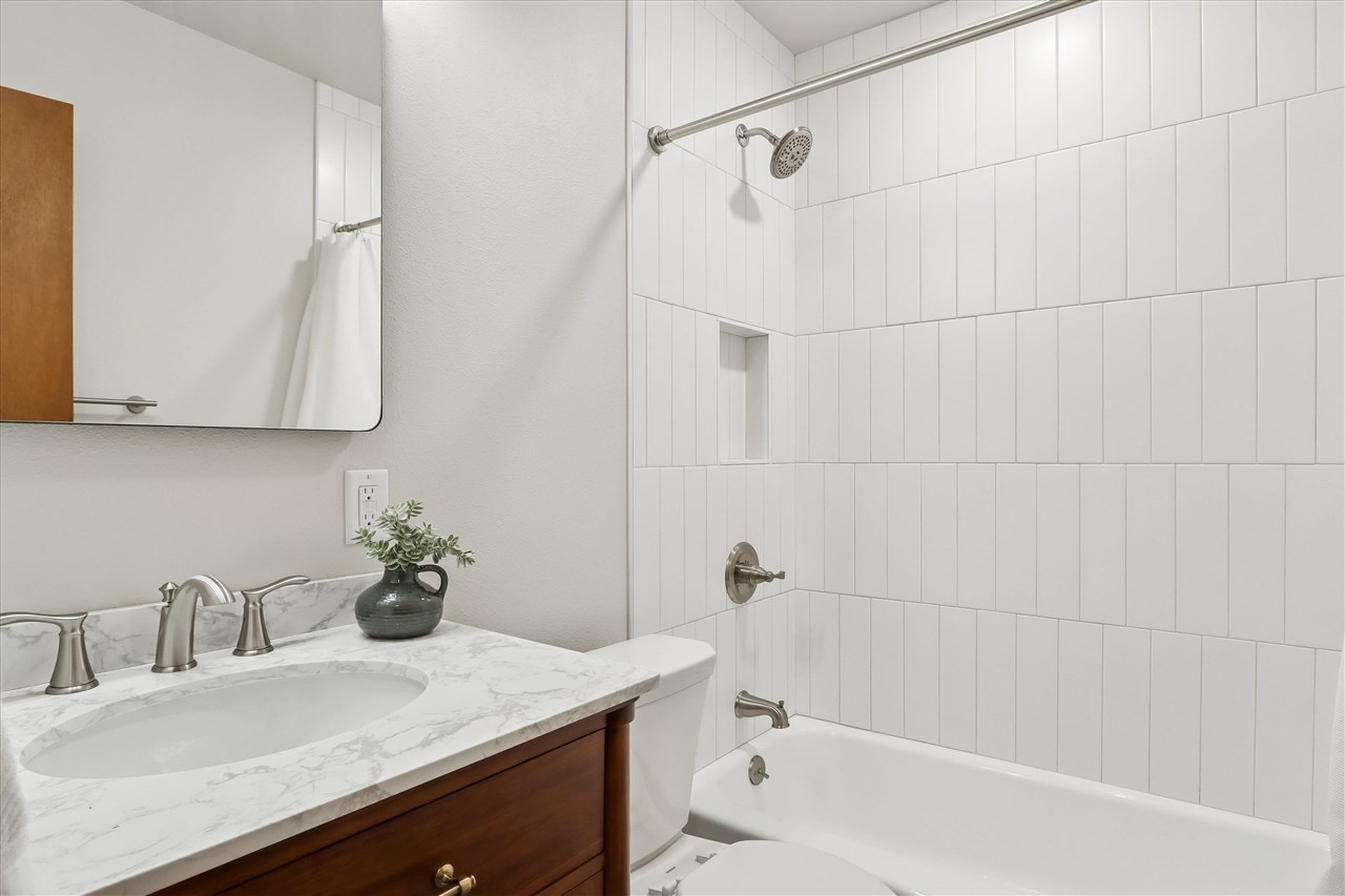 205 Dartmouth Street Iowa City IA 52245