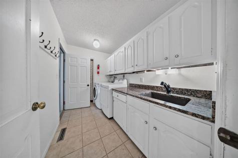 6 NE West View Acres Iowa City IA 52240