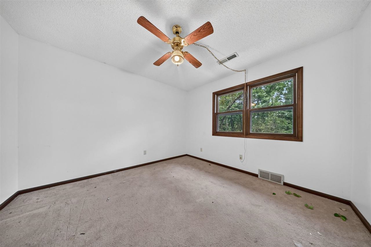 6 NE West View Acres Iowa City IA 52240