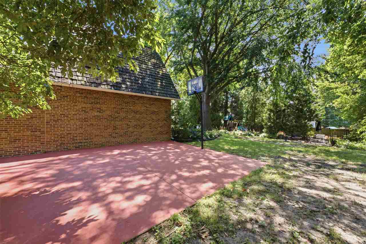 1124 Oakland Muscatine IA 52761