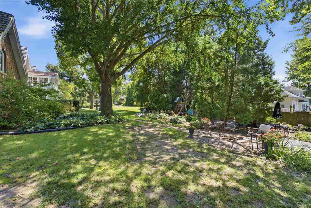 1124 Oakland Muscatine IA 52761