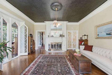 1124 Oakland Muscatine IA 52761