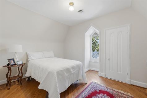 1124 Oakland Muscatine IA 52761
