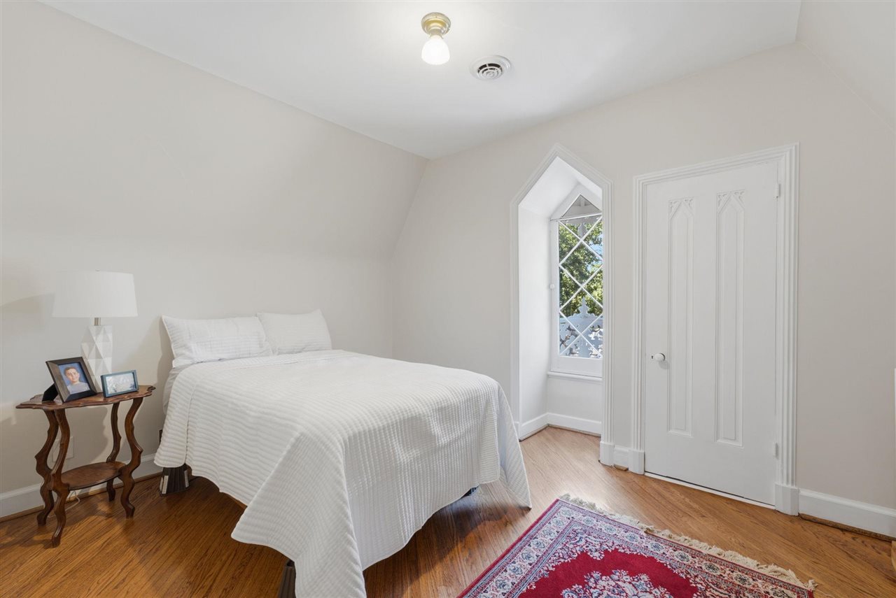 1124 Oakland Muscatine IA 52761