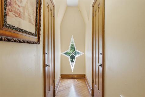 1124 Oakland Muscatine IA 52761