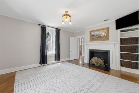 1124 Oakland Muscatine IA 52761