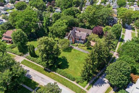 1124 Oakland Muscatine IA 52761