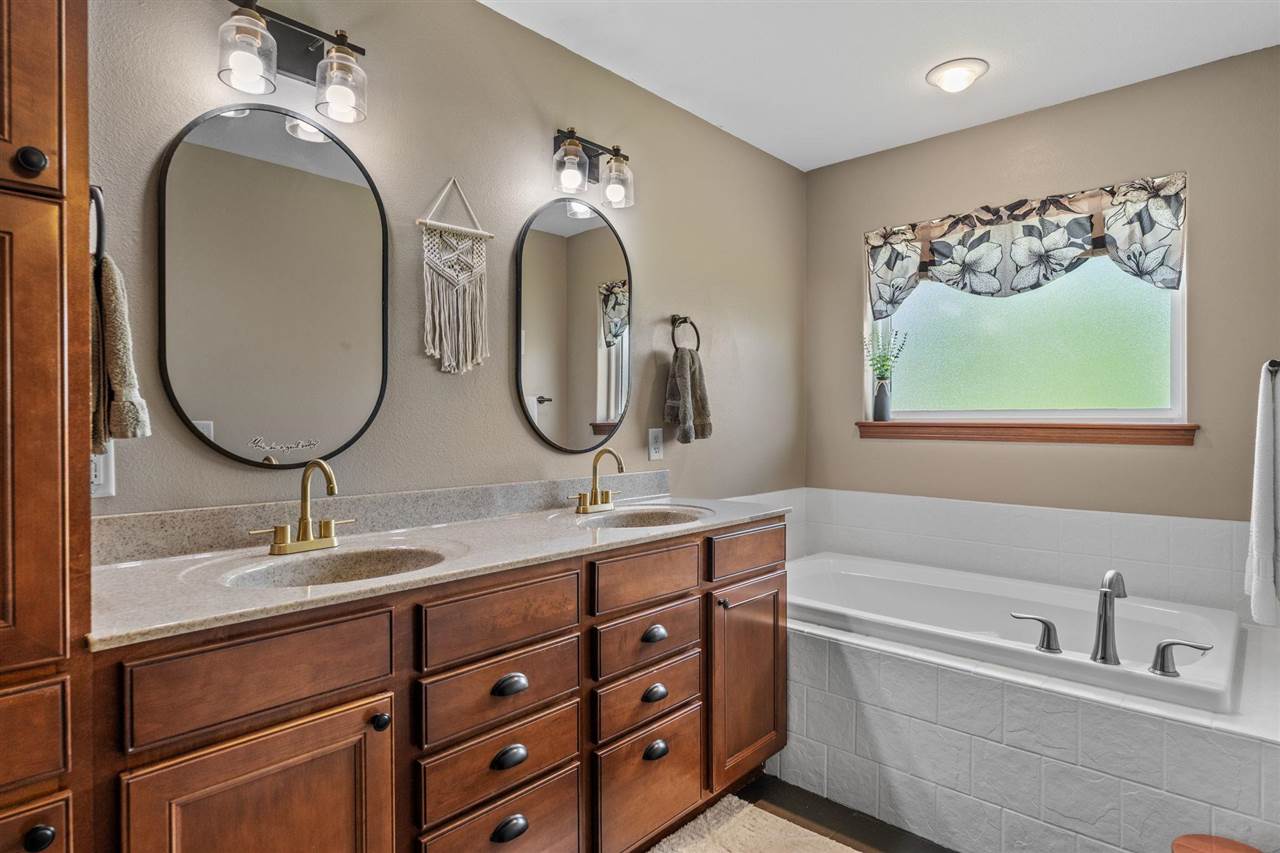 1720 Silver Maple Trail North Liberty IA 52317