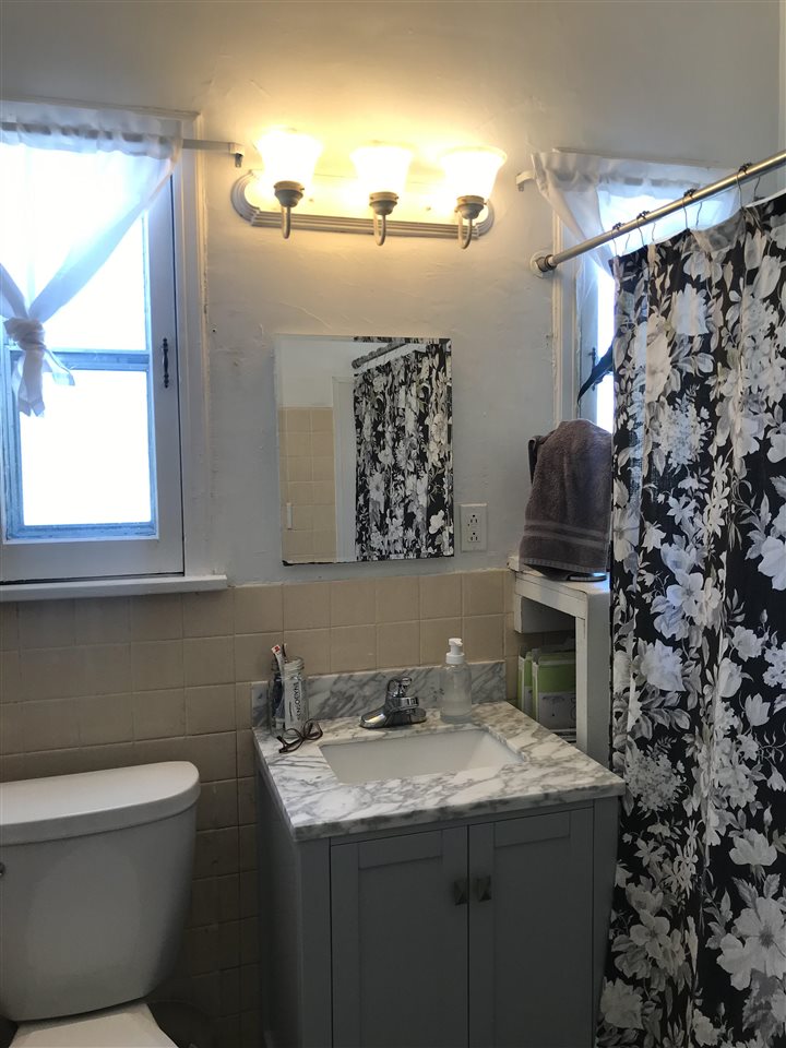 523 S Lucas Street Iowa City IA 52240