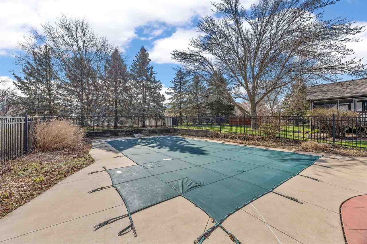 48 Galway Circle Iowa City IA 52246