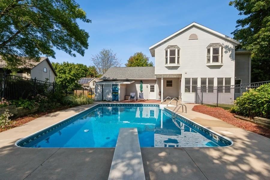 48 Galway Circle Iowa City IA 52246