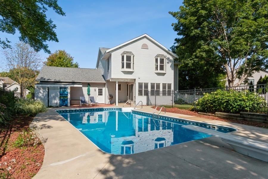 48 Galway Circle Iowa City IA 52246