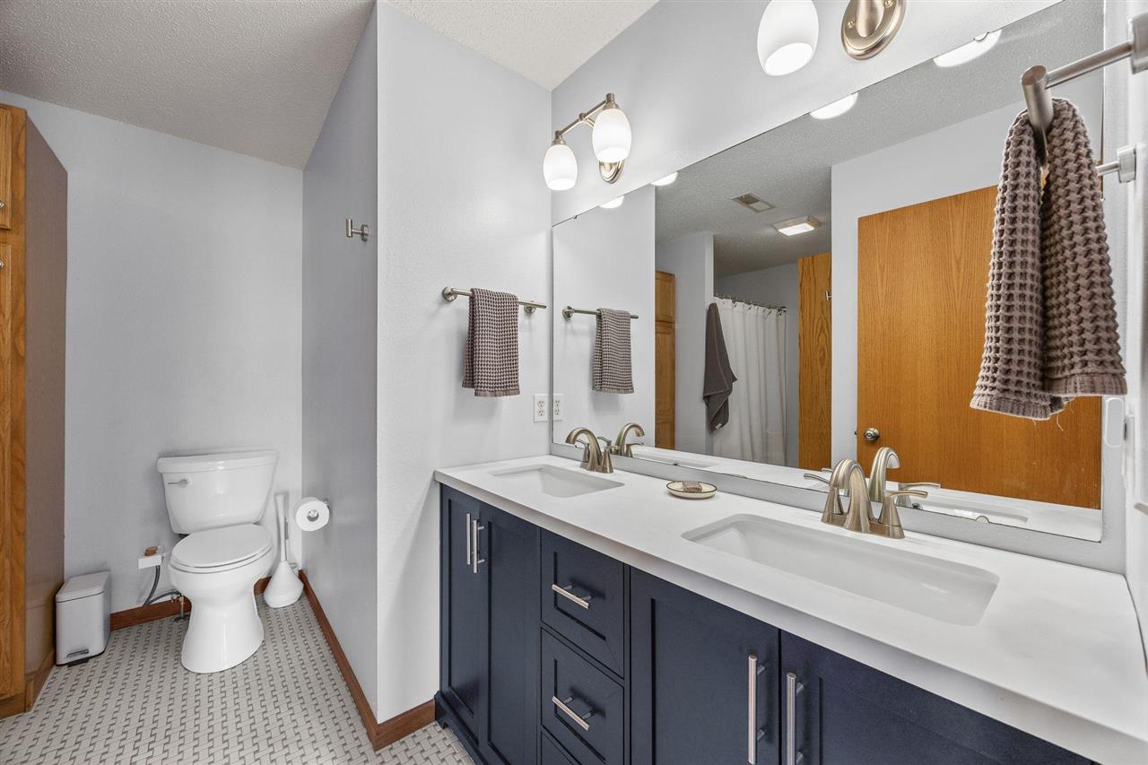 48 Galway Circle Iowa City IA 52246
