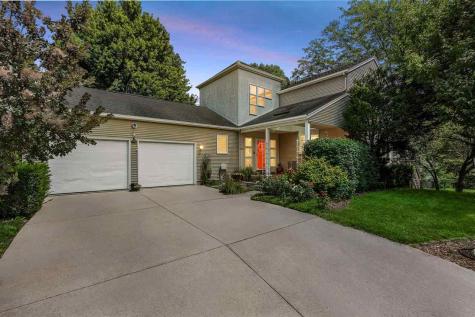 1902 Woodberry Court Iowa City IA 52246