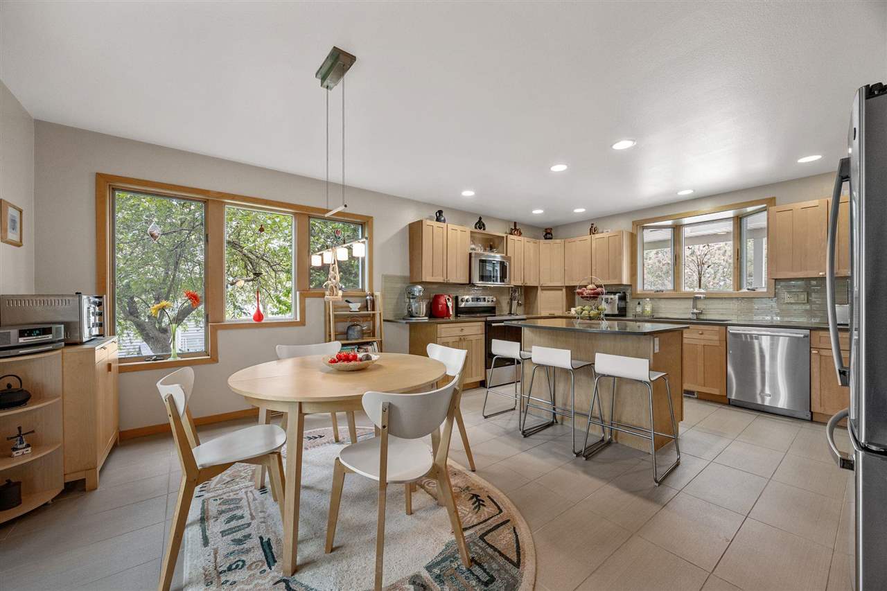 1902 Woodberry Court Iowa City IA 52246