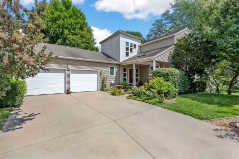 1902 Woodberry Court Iowa City IA 52246