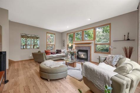 1902 Woodberry Court Iowa City IA 52246