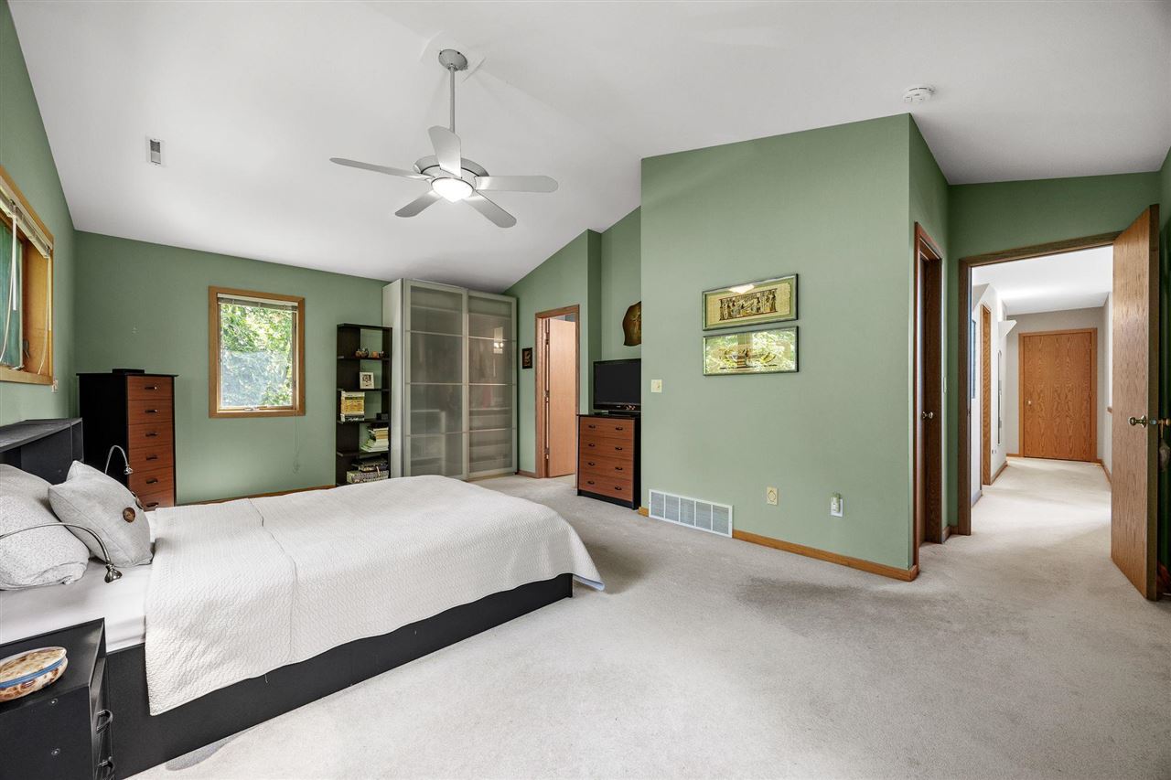 1902 Woodberry Court Iowa City IA 52246