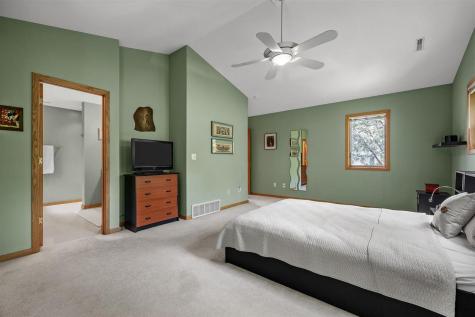 1902 Woodberry Court Iowa City IA 52246