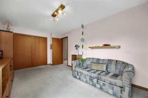 1902 Woodberry Court Iowa City IA 52246