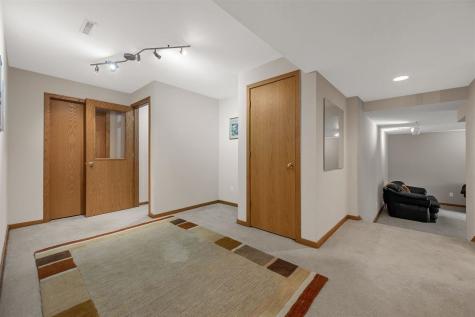 1902 Woodberry Court Iowa City IA 52246